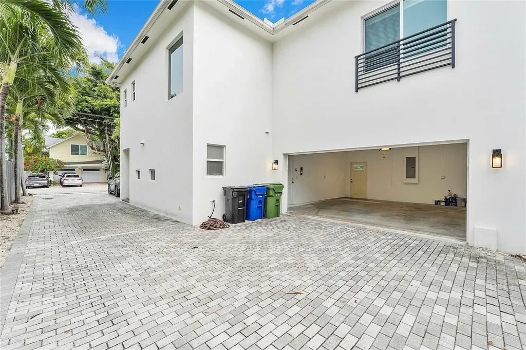 825 NE 17th Way Fort Lauderdale FL 33304