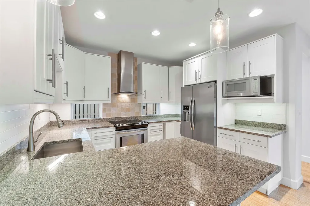 825 NE 17th Way Fort Lauderdale FL 33304