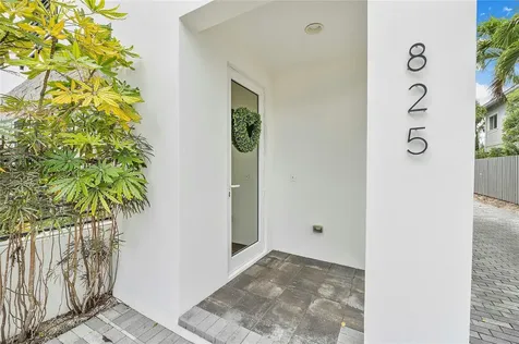 825 NE 17th Way Fort Lauderdale FL 33304
