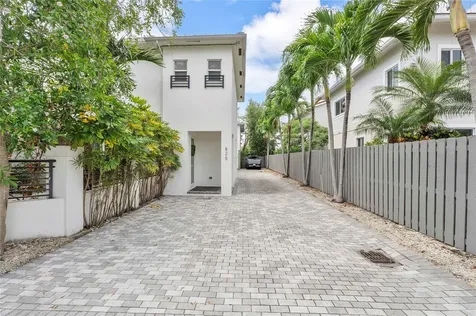 825 NE 17th Way Fort Lauderdale FL 33304