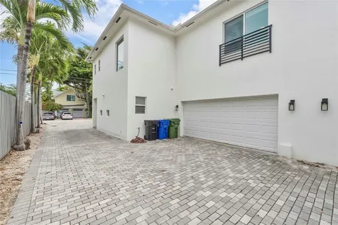 825 NE 17th Way Fort Lauderdale FL 33304