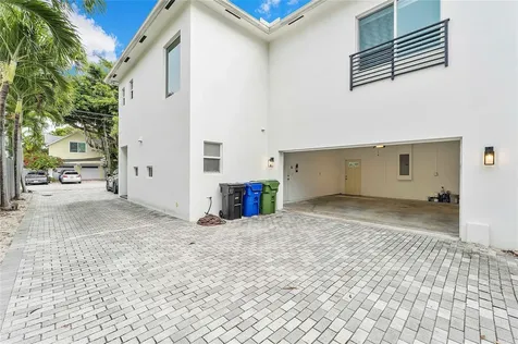 825 NE 17th Way Fort Lauderdale FL 33304