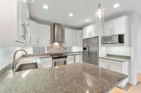 825 NE 17th Way Fort Lauderdale FL 33304