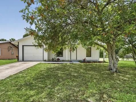 2575 1st Place Vero Beach FL 32962