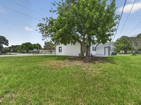 2575 1st Place Vero Beach FL 32962