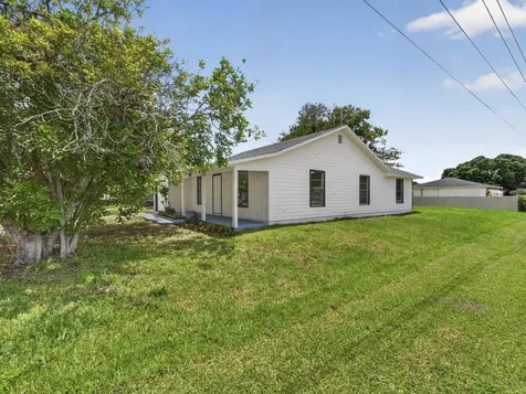 2575 1st Place Vero Beach FL 32962