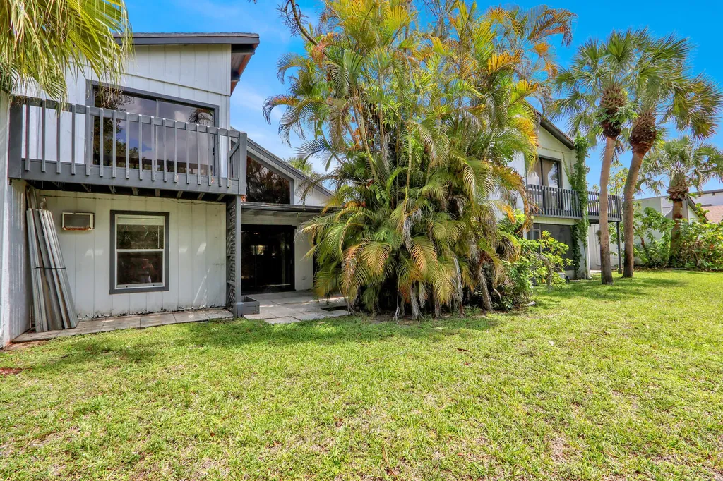 100 Sparrow Drive Royal Palm Beach FL 33411