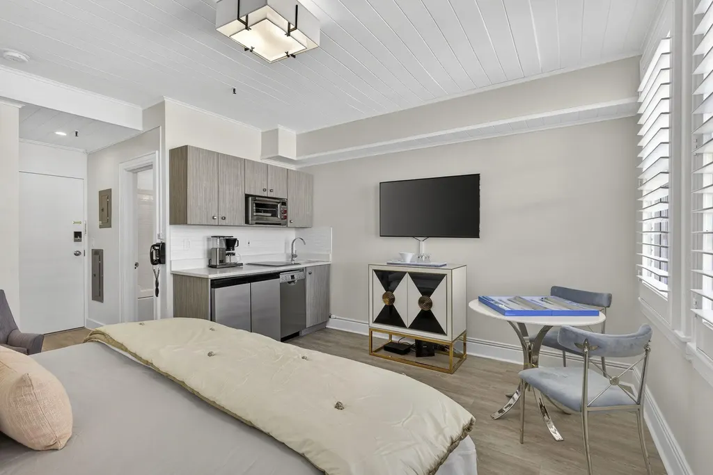 235 Sunrise Avenue Palm Beach FL 33480