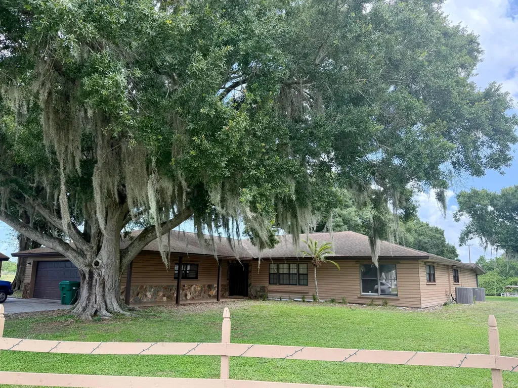 1631 SE 24th Boulevard Okeechobee FL 34974