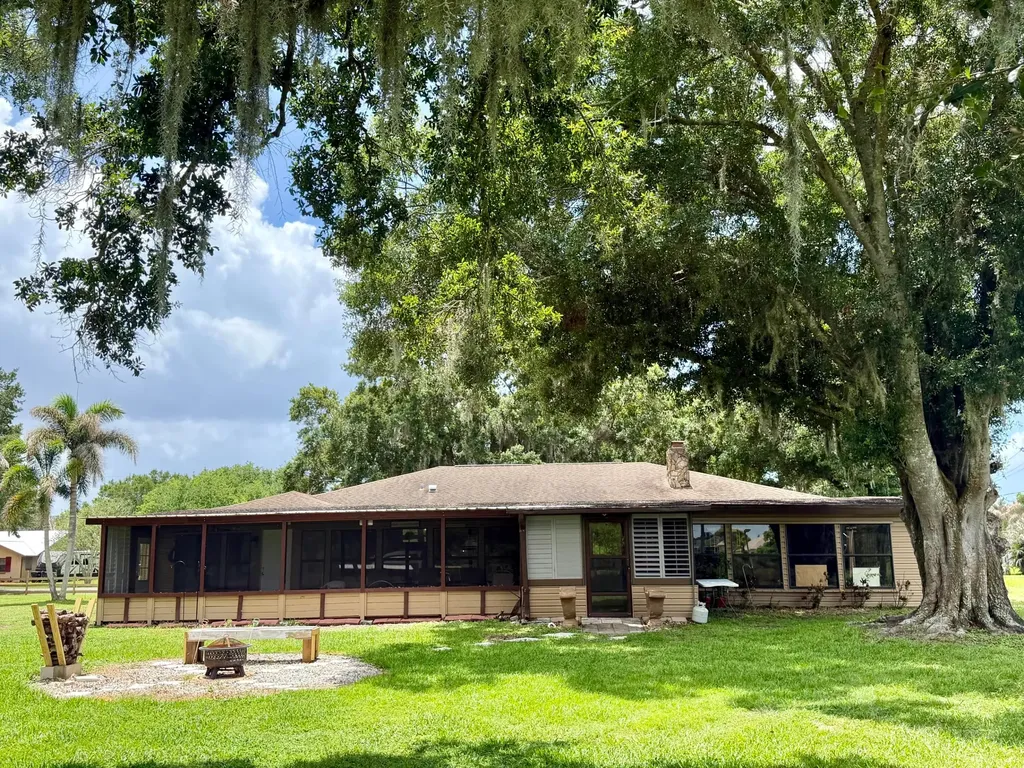 1631 SE 24th Boulevard Okeechobee FL 34974