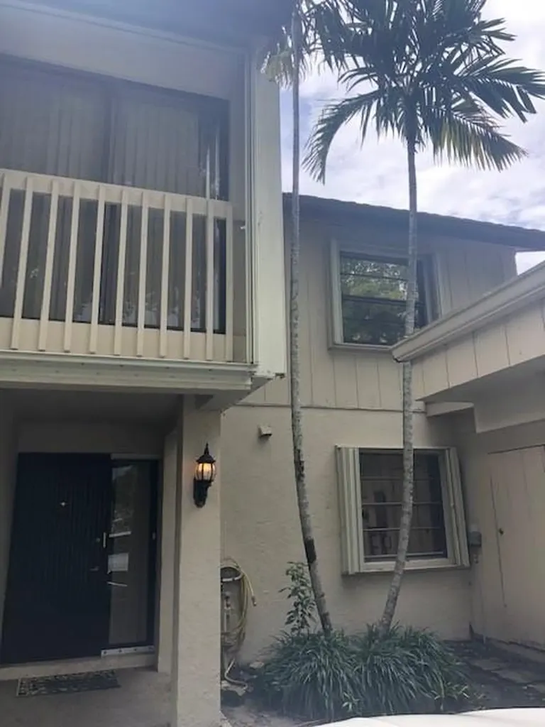 552 E Deer Creek Wildwood Lane Lane E Deerfield Beach FL 33442