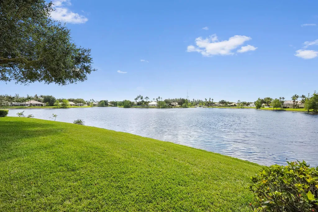 8270 Eleuthera Lane Wellington FL 33414
