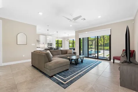 4688 E Pinehurst Trail Trail E Oakland Park FL 33309