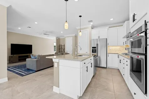 4688 E Pinehurst Trail Trail E Oakland Park FL 33309