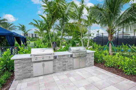 4688 E Pinehurst Trail Trail E Oakland Park FL 33309