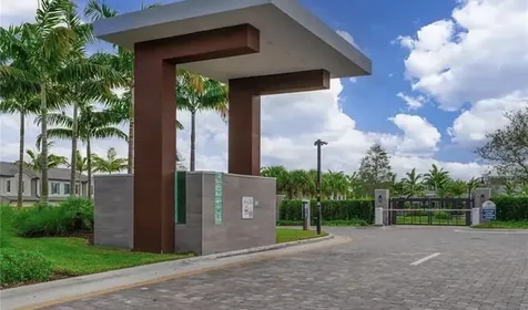 4688 E Pinehurst Trail Trail E Oakland Park FL 33309