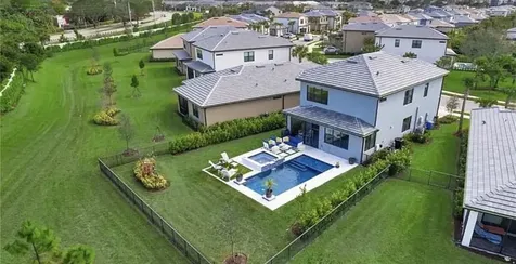 4688 E Pinehurst Trail Trail E Oakland Park FL 33309