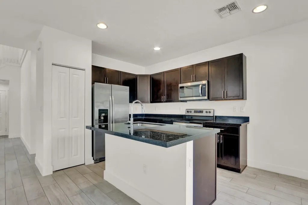4008 Sequoia Place Riviera Beach FL 33410