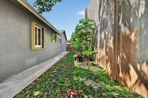 1615 Shirley Court Lantana FL 33462