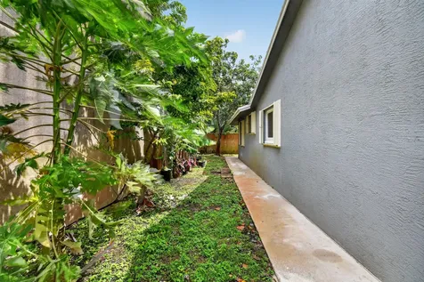 1615 Shirley Court Lantana FL 33462