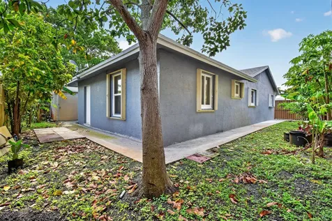 1615 Shirley Court Lantana FL 33462