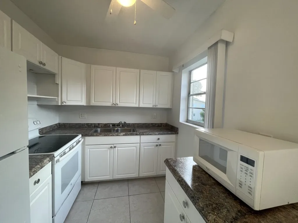 109 Salisbury E West Palm Beach FL 33417