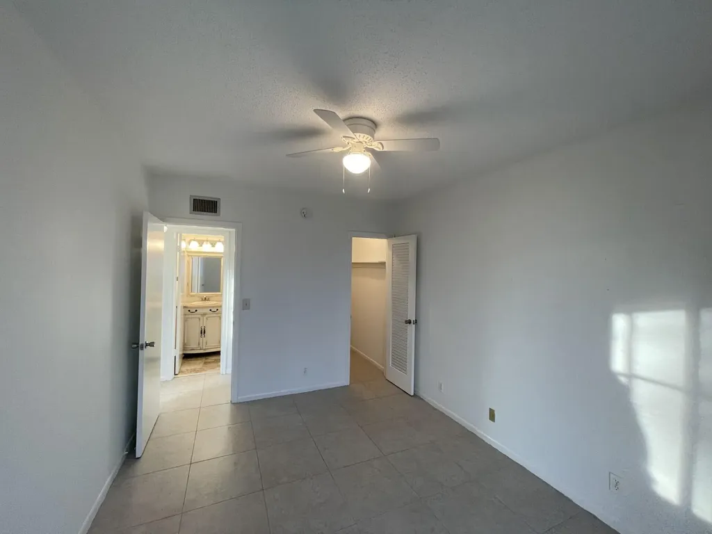 109 Salisbury E West Palm Beach FL 33417