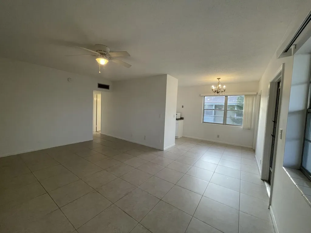 109 Salisbury E West Palm Beach FL 33417