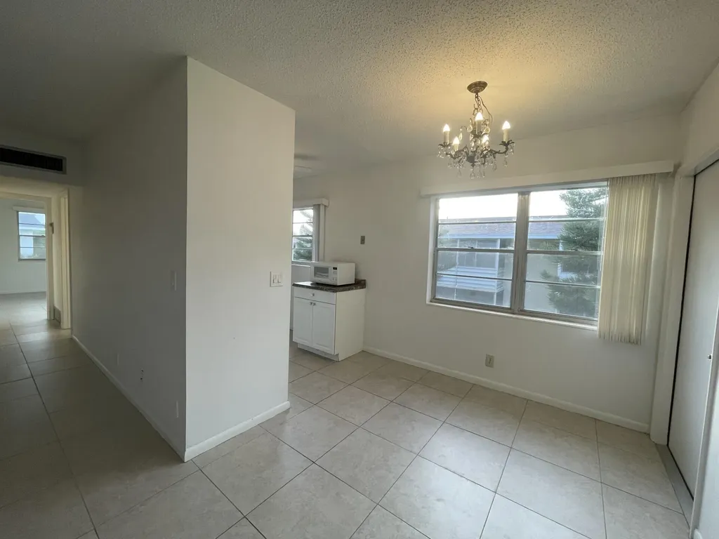 109 Salisbury E West Palm Beach FL 33417