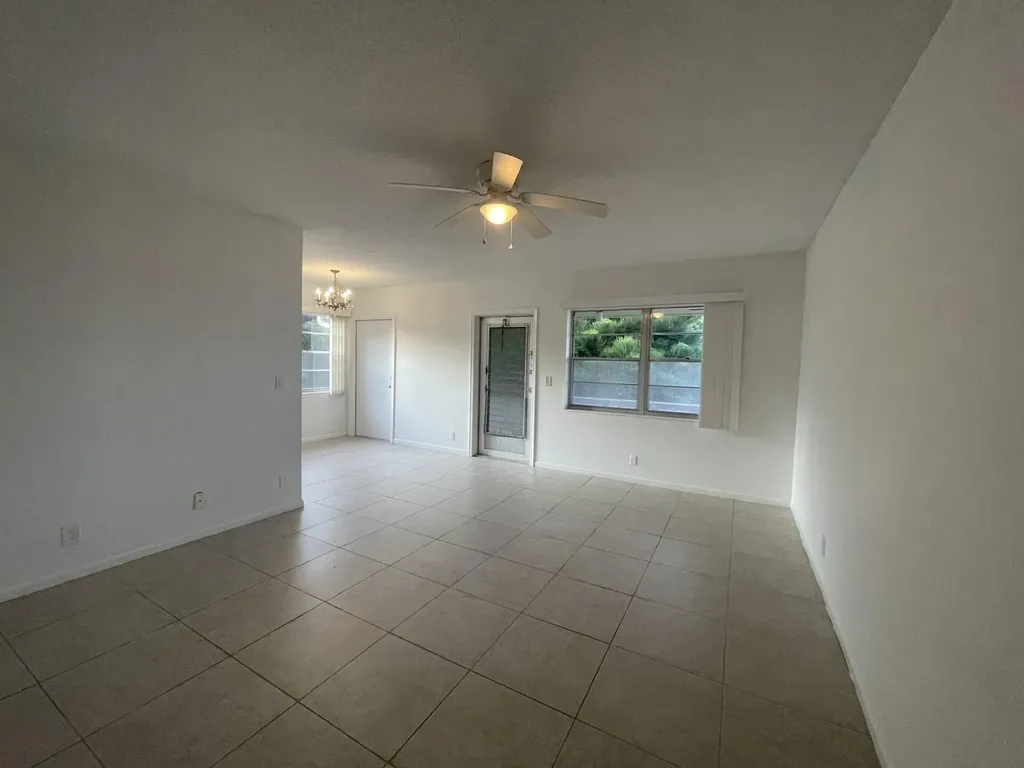 109 Salisbury E West Palm Beach FL 33417