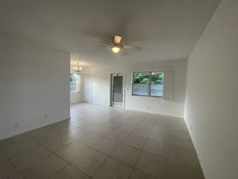 109 Salisbury E West Palm Beach FL 33417