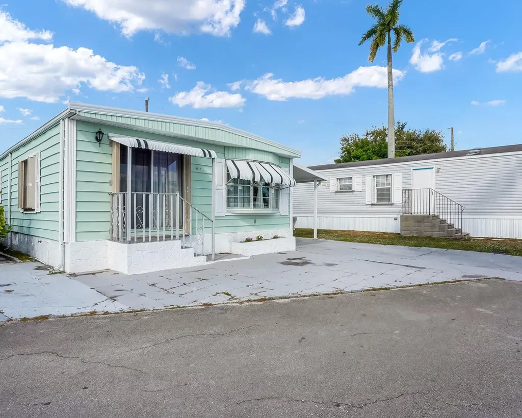 8517 SW 16th Place Davie FL 33324