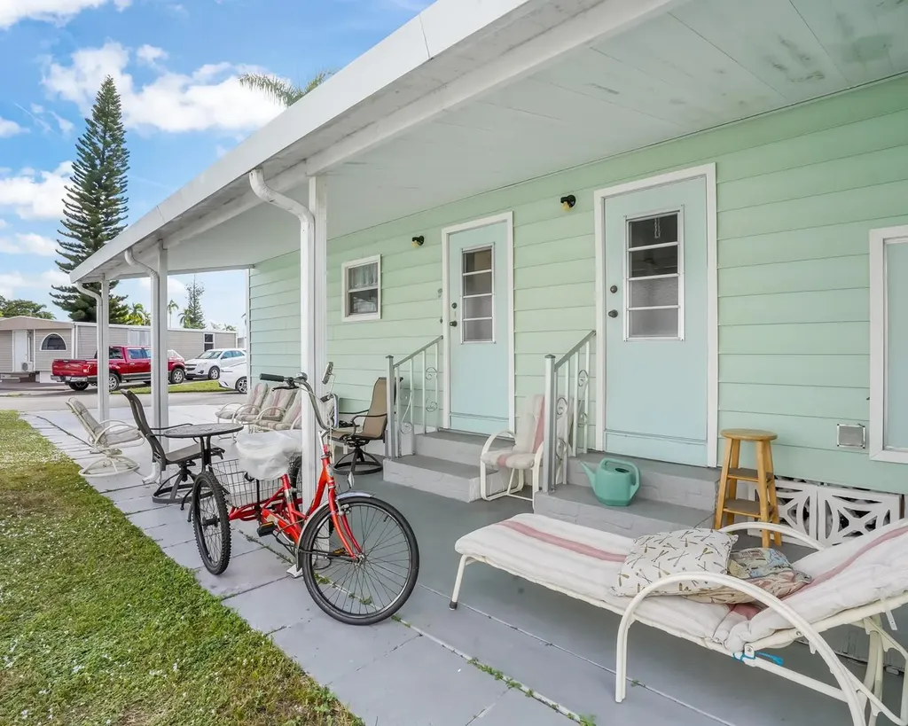 8517 SW 16th Place Davie FL 33324