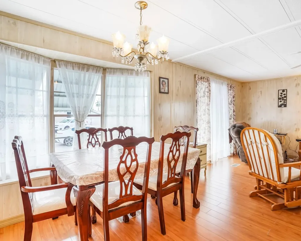 8517 SW 16th Place Davie FL 33324
