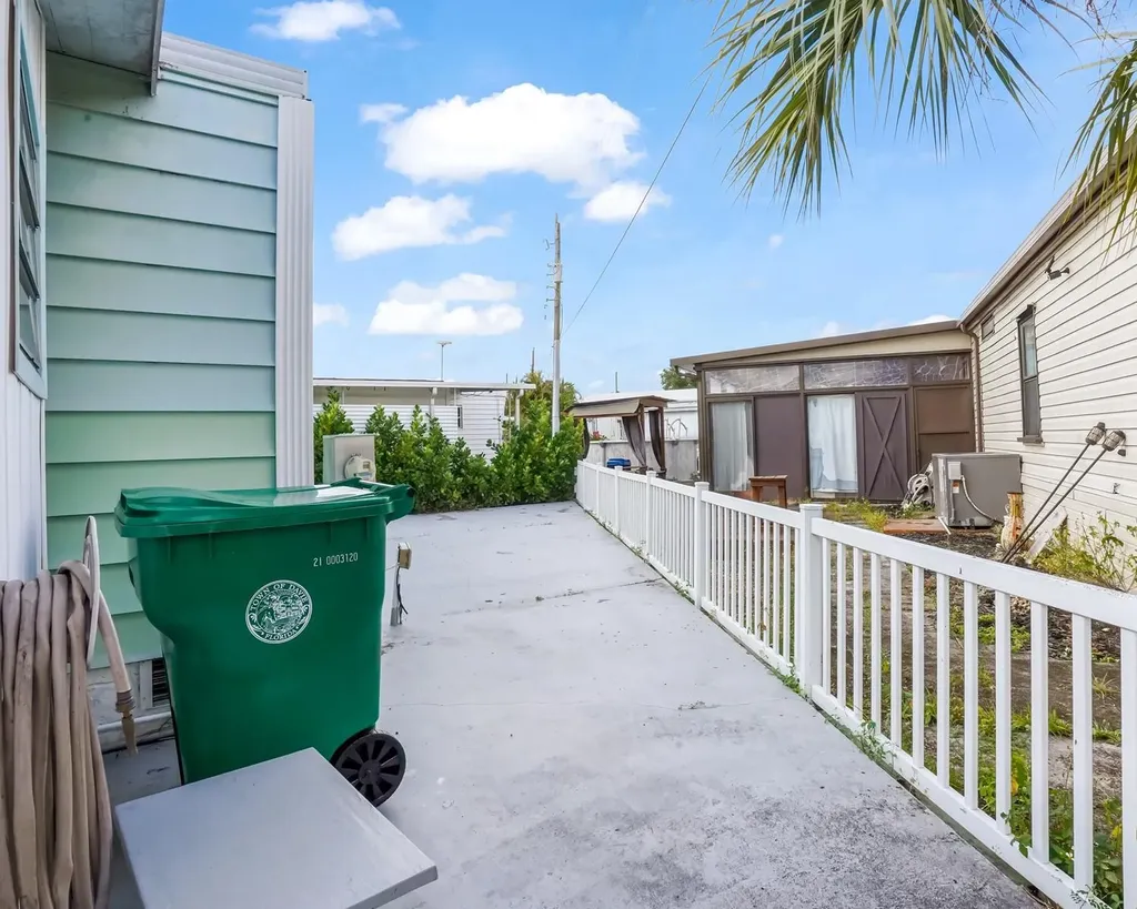 8517 SW 16th Place Davie FL 33324