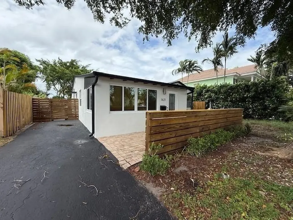 1621-1623 NE 16th Terrace NE Fort Lauderdale FL 33305