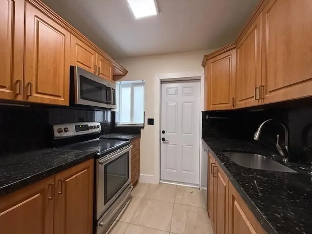 1621-1623 NE 16th Terrace NE Fort Lauderdale FL 33305