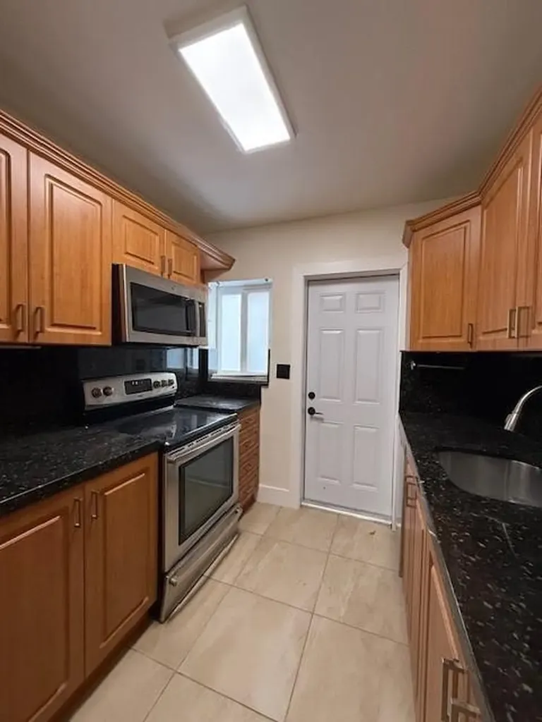 1621-1623 NE 16th Terrace NE Fort Lauderdale FL 33305
