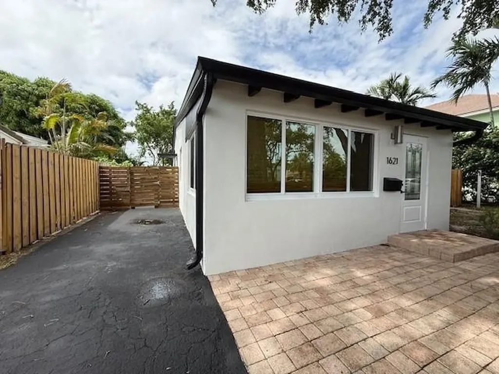 1621-1623 NE 16th Terrace NE Fort Lauderdale FL 33305