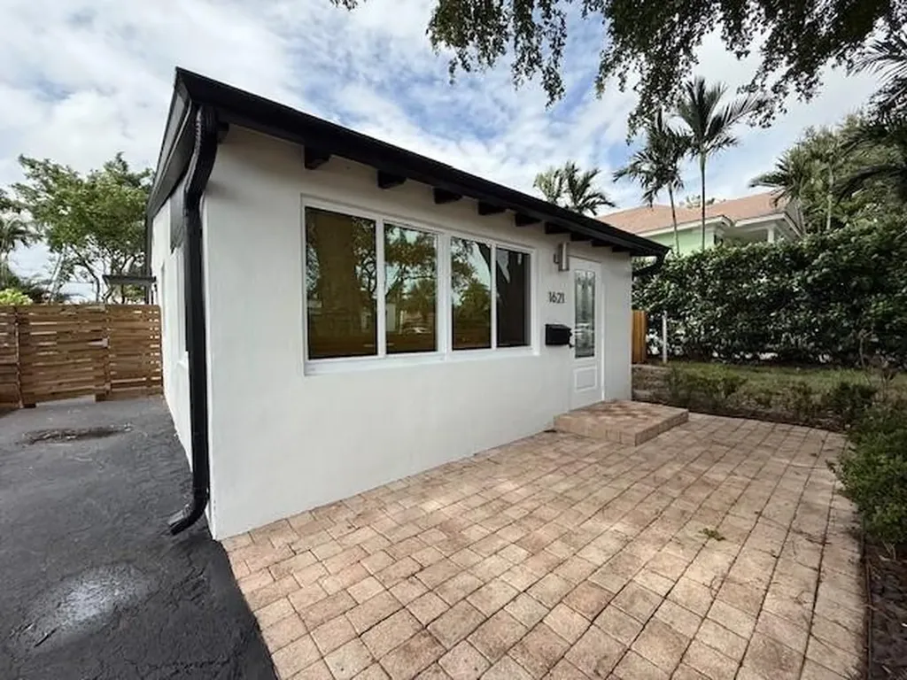 1621-1623 NE 16th Terrace NE Fort Lauderdale FL 33305