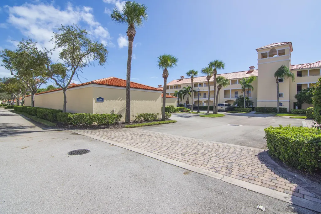 5045 Harmony Circle Vero Beach FL 32967