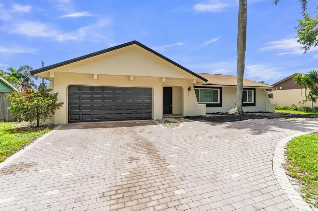 3905 E Woodscape Drive Miramar FL 33023