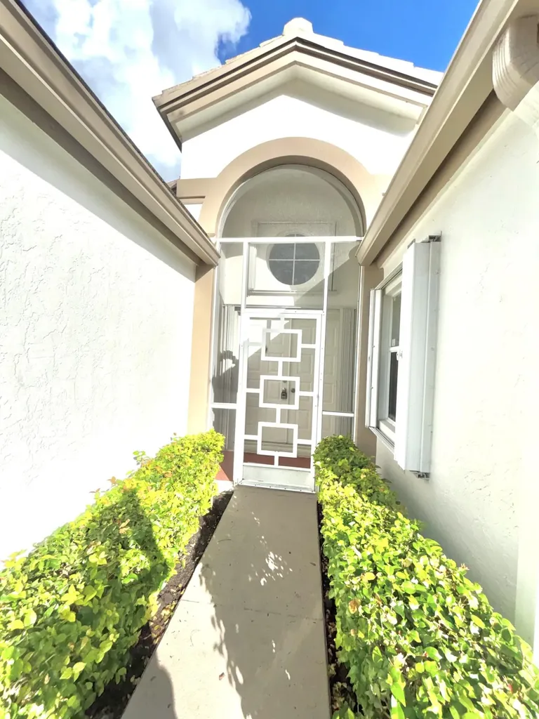 9671 Harbour Lake Circle Boynton Beach FL 33437