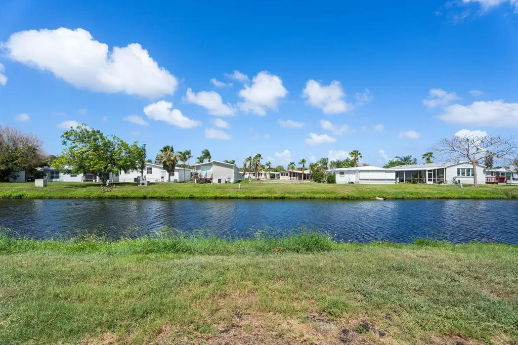 24 Alta Loma Port St Lucie FL 34952