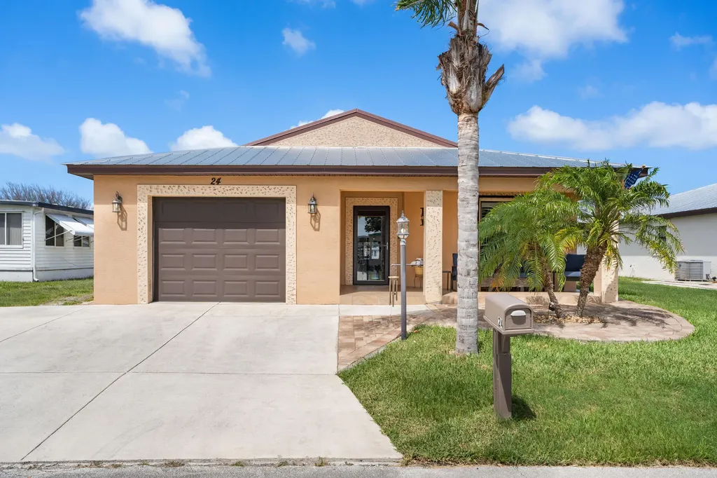 24 Alta Loma Port St Lucie FL 34952