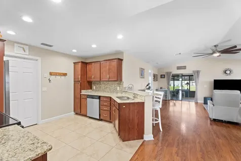 24 Alta Loma Port St Lucie FL 34952