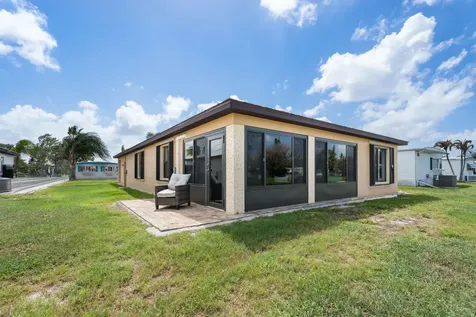 24 Alta Loma Port St Lucie FL 34952