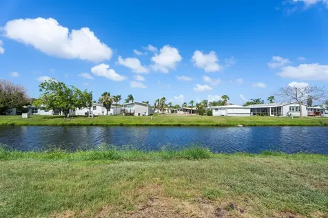 24 Alta Loma Port St Lucie FL 34952