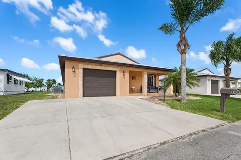 24 Alta Loma Port St Lucie FL 34952