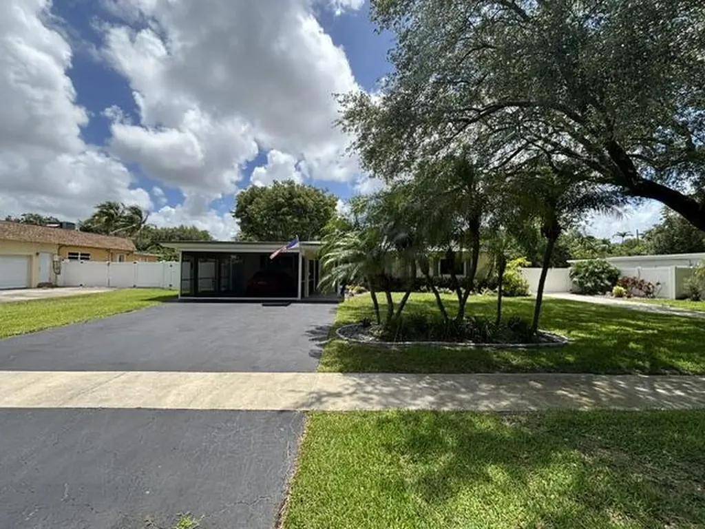 660 Azalea Court Plantation FL 33317